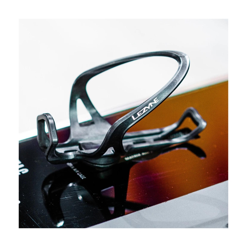 1-at-mtair-v104-3-jpg Nosilec bidona in nosilec sledilca LEZYNE Matrix AirTag