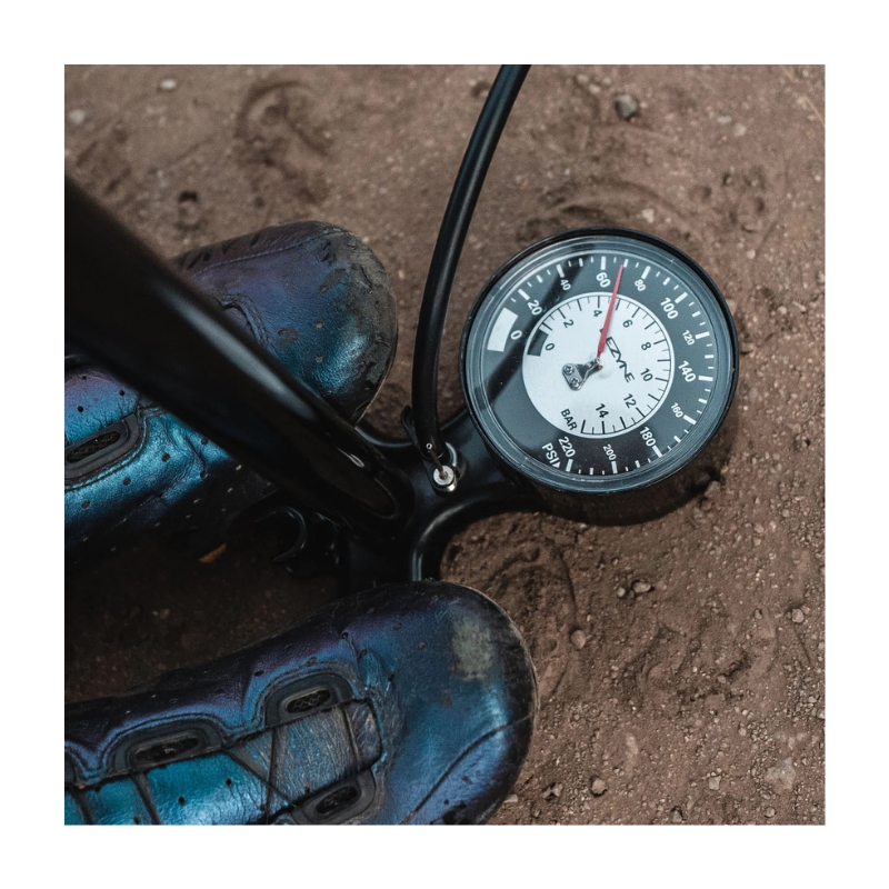 1-fp-cfldr-v504-1-jpg Tlačilka LEZYNE Classic Floor Drive 3.5 Black