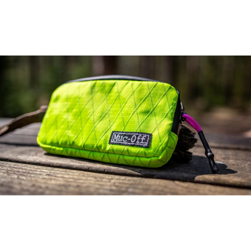 mc-20454-2-jpg Vodoodporna torbica MUC-OFF Rainproof Essentials Case HI-VIS
