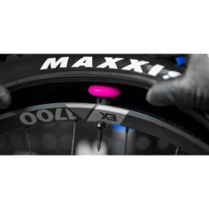 Tubeless nosilec za air tag MUC-OFF Stealth Tubeless Tag Holder