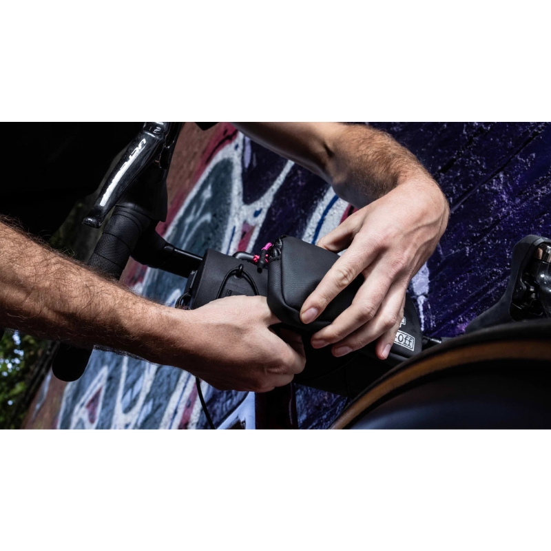mc-21053-5-jpg Torbica za na krmilo MUC-OFF Explorer Bar Bag 2.4L