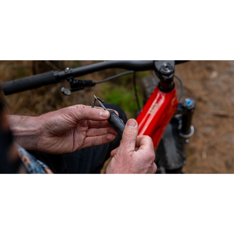 mc-21081n-2-jpg Set za flikanje plaščev MUC-OFF Precision Tubeless Repair Capsule