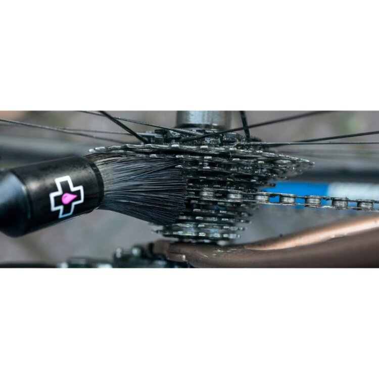 Krtača za čiščenje pogonskega sklopa MUC-OFF Drivetrain Brush