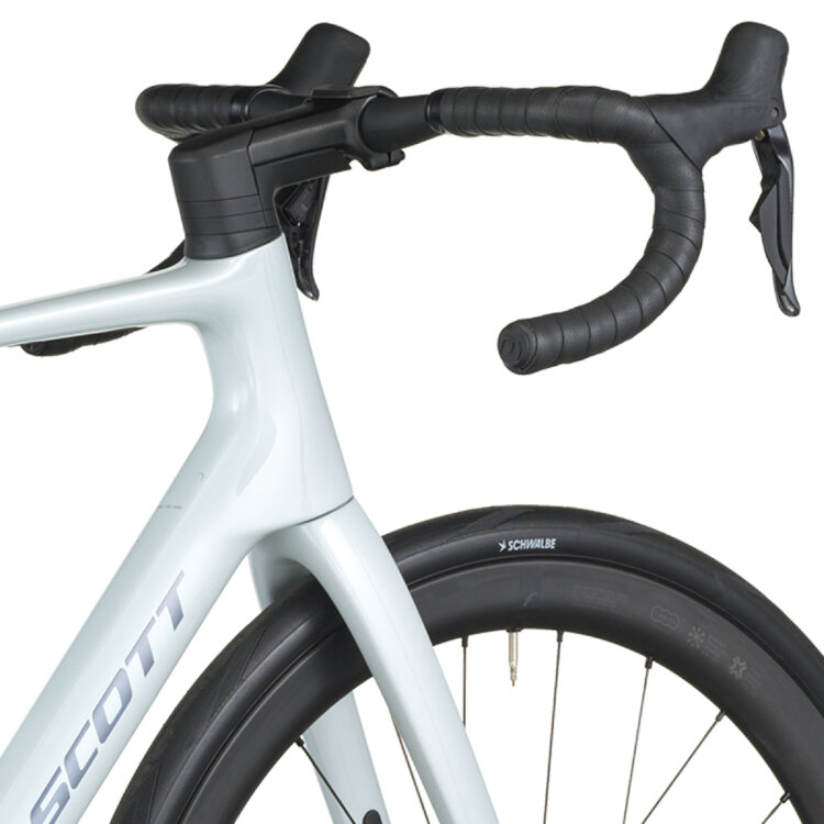 Cestno kolo SCOTT ADDICT 20 bela 2026