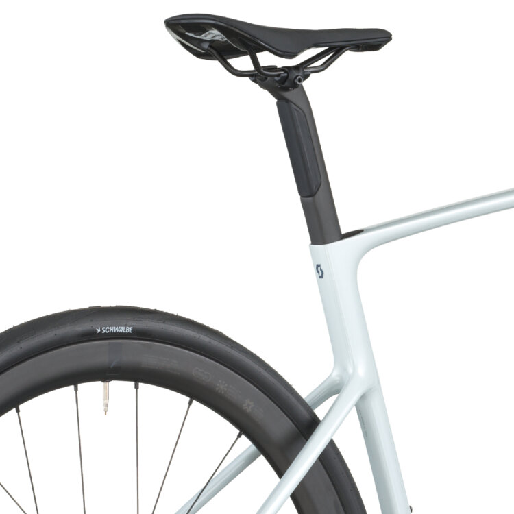Cestno kolo SCOTT ADDICT 20 bela 2026